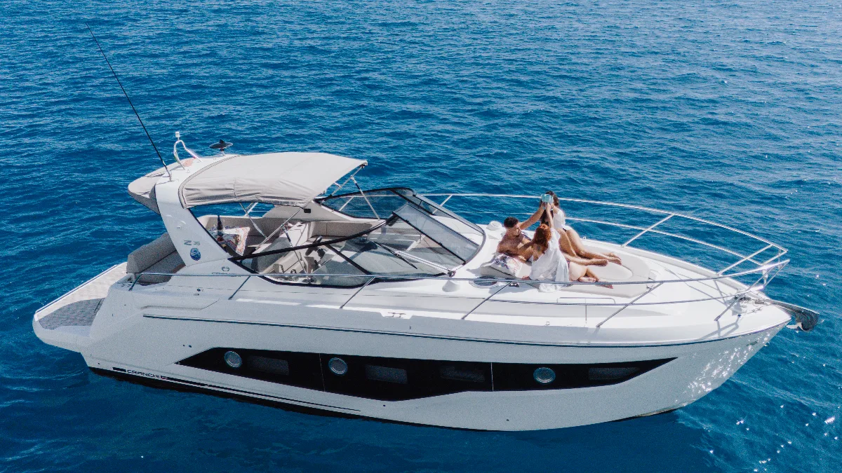 Cranchi Zaffiro 35 yacht with skipper